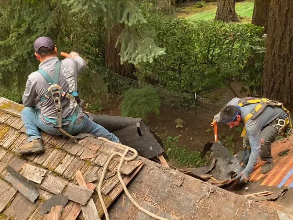 LOCAL ROOF REPAIR COMPANY NEAR ME | Valiant Roofing is Google Verified, Owens Corning Platinum and BBB A+ accredited with a 4.9 star Google rating offering roof repair near me, shingle replacement and leak repair across Vancouver, Portland and Olympia. Contact us today for your free estimate.