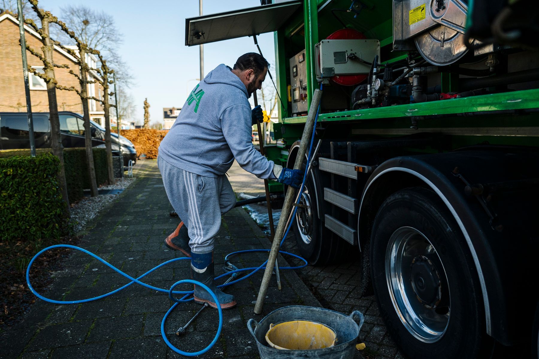 kruipruimte isolatie met schuimbeton en ons eigen materieel