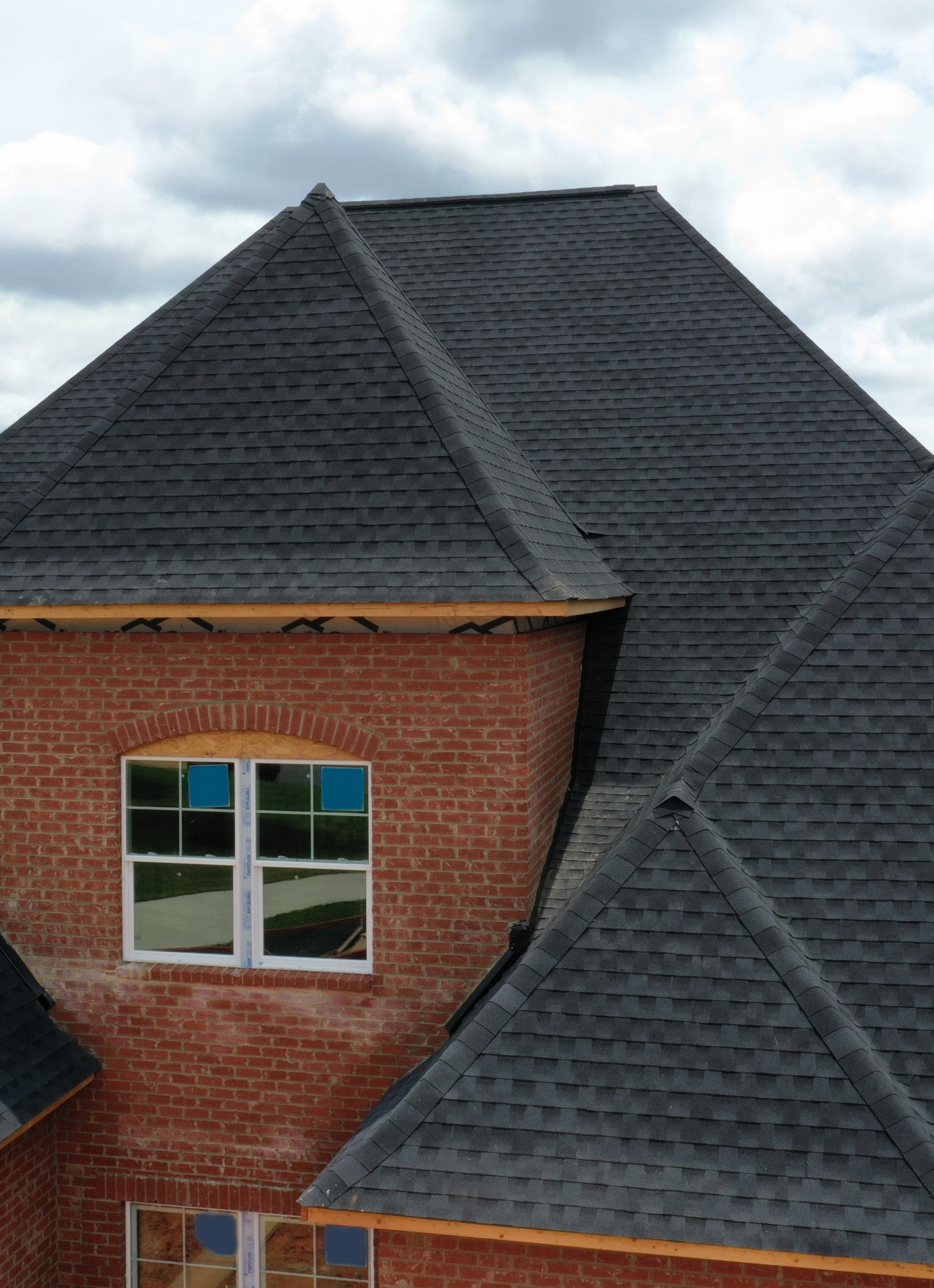 Kamloops+Roofers+--shingle-roof-on-house.jpg