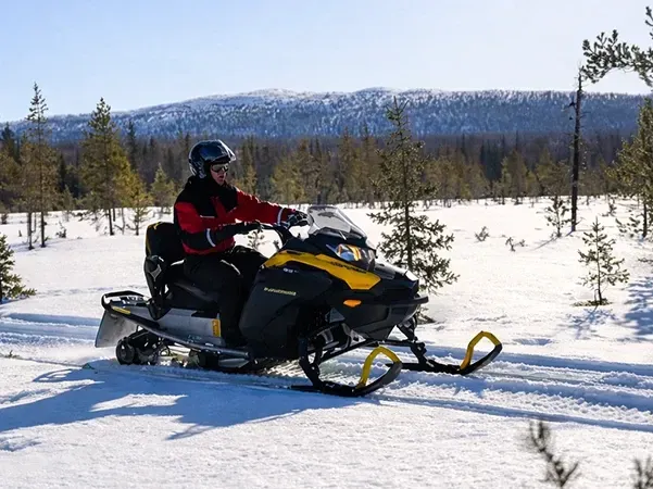 Levi 2 h snowmobile safari solo driving