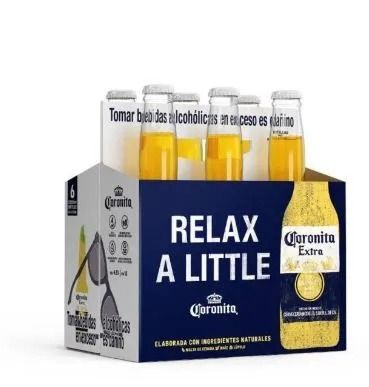 Paquete de seis cervezas Corona Extra con el texto “RELAX A LITTLE” en la caja y botellas visibles en el interior.