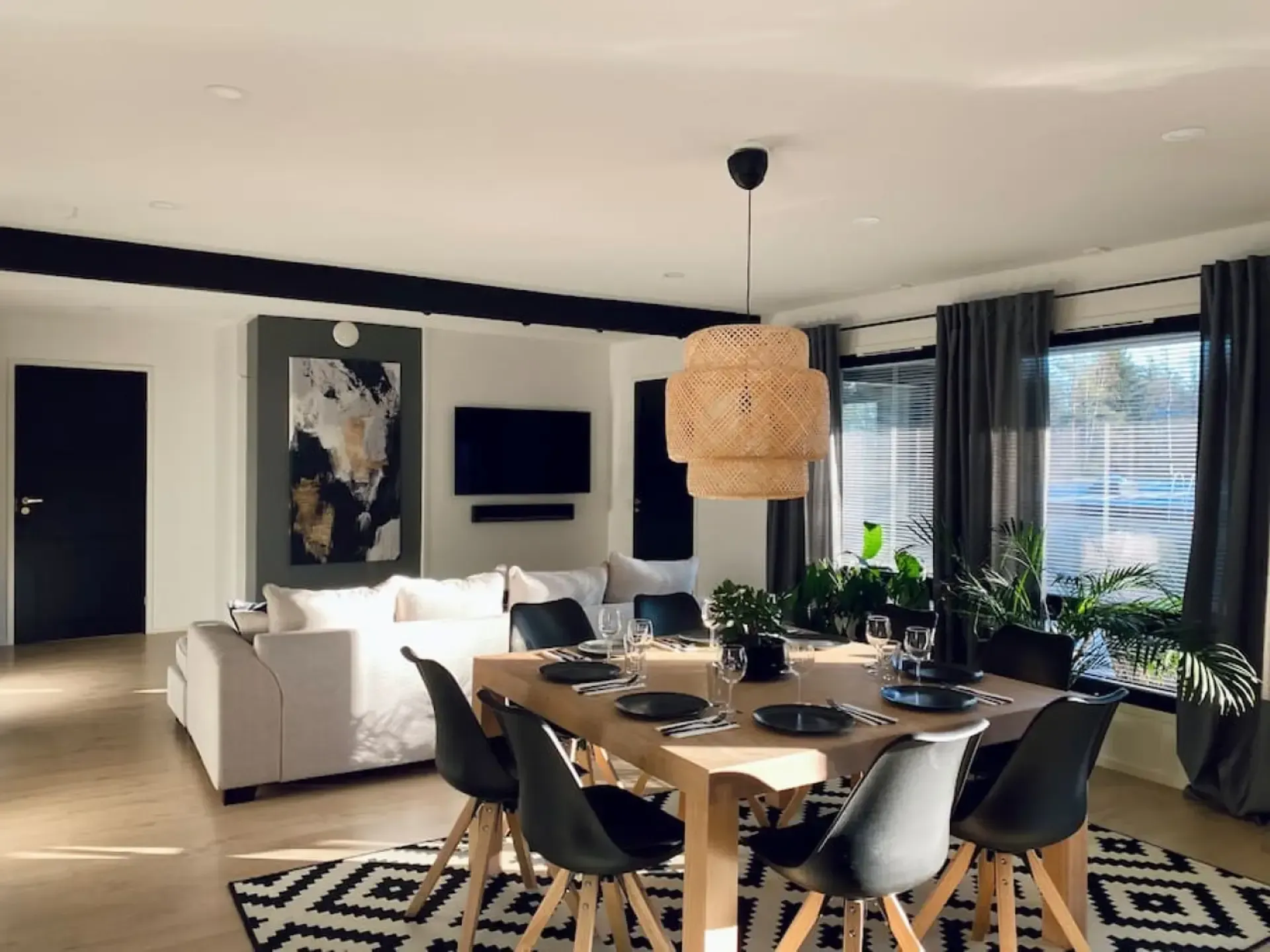 Villa Unikko furnished living and dining room