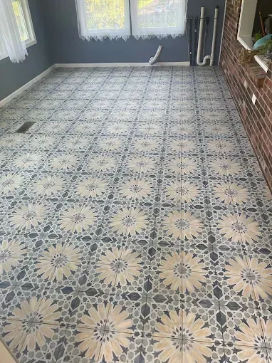 Green and white checkered marble floor.