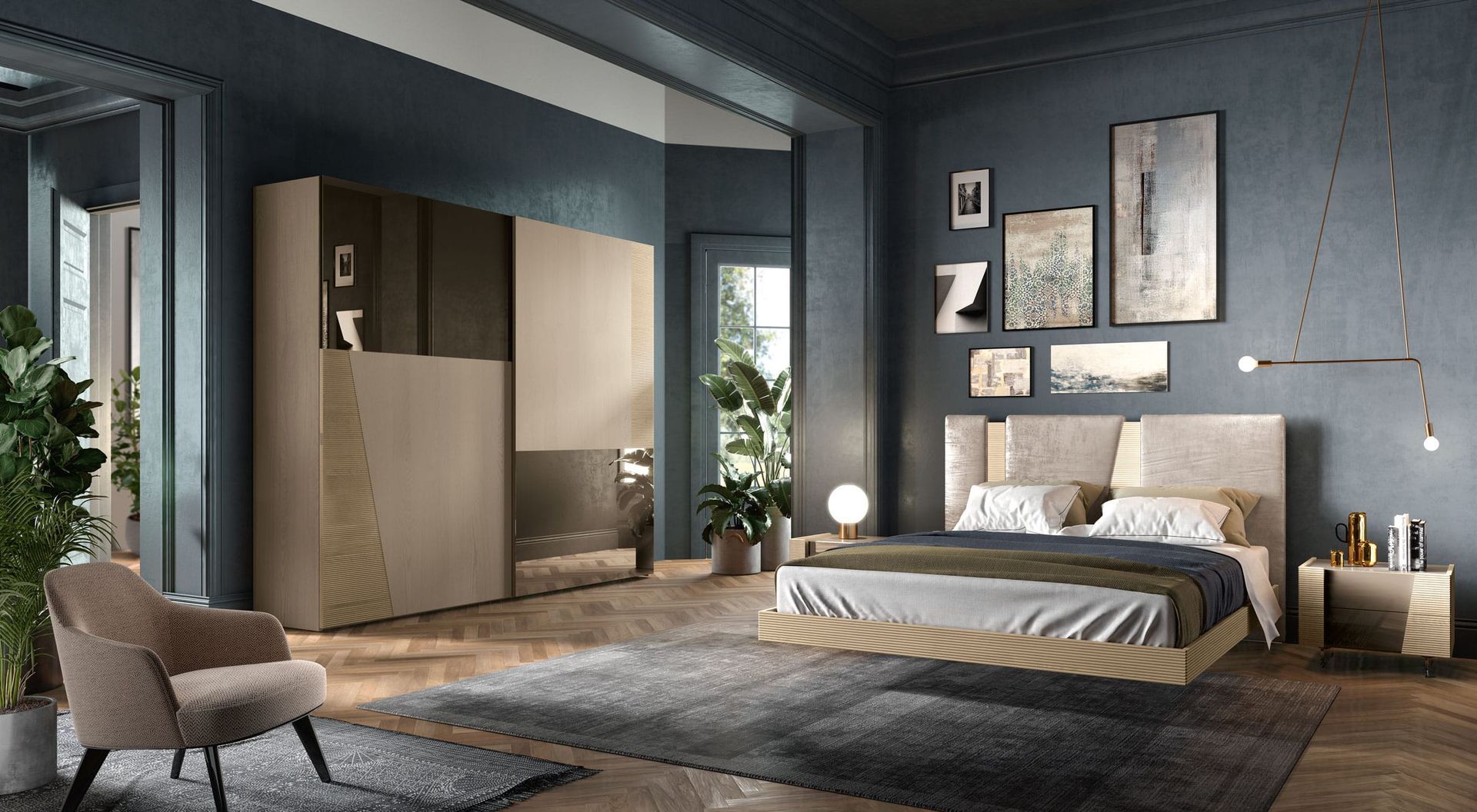 Elegante camera da letto con pareti blu, letto grande, armadio, poltrona, opere d'arte e piante.