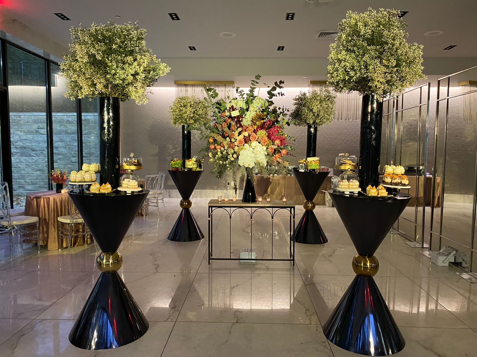Modern Hourglass  Accent Table  Black/Gold