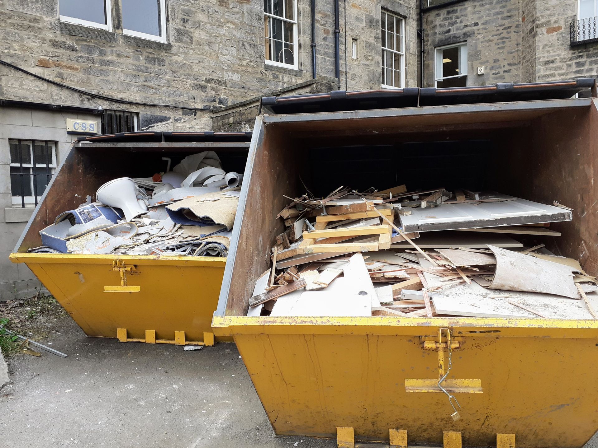 Hire an enclosed skip in Glasgow, click here for enclosed skip hire prices in the Glasgow area
