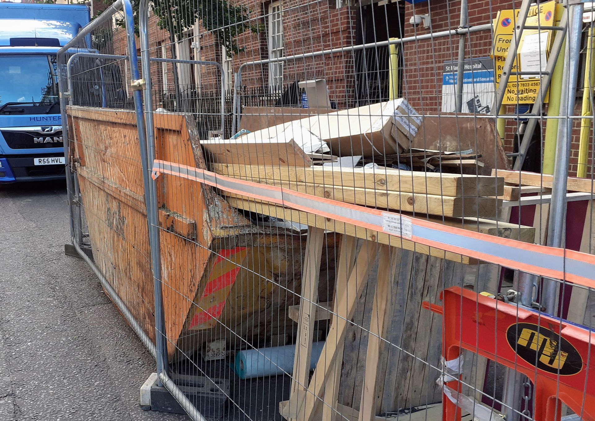 Hire a 12-yard skip in Glasgow, click here for 12-yard skip hire prices in the Glasgow area