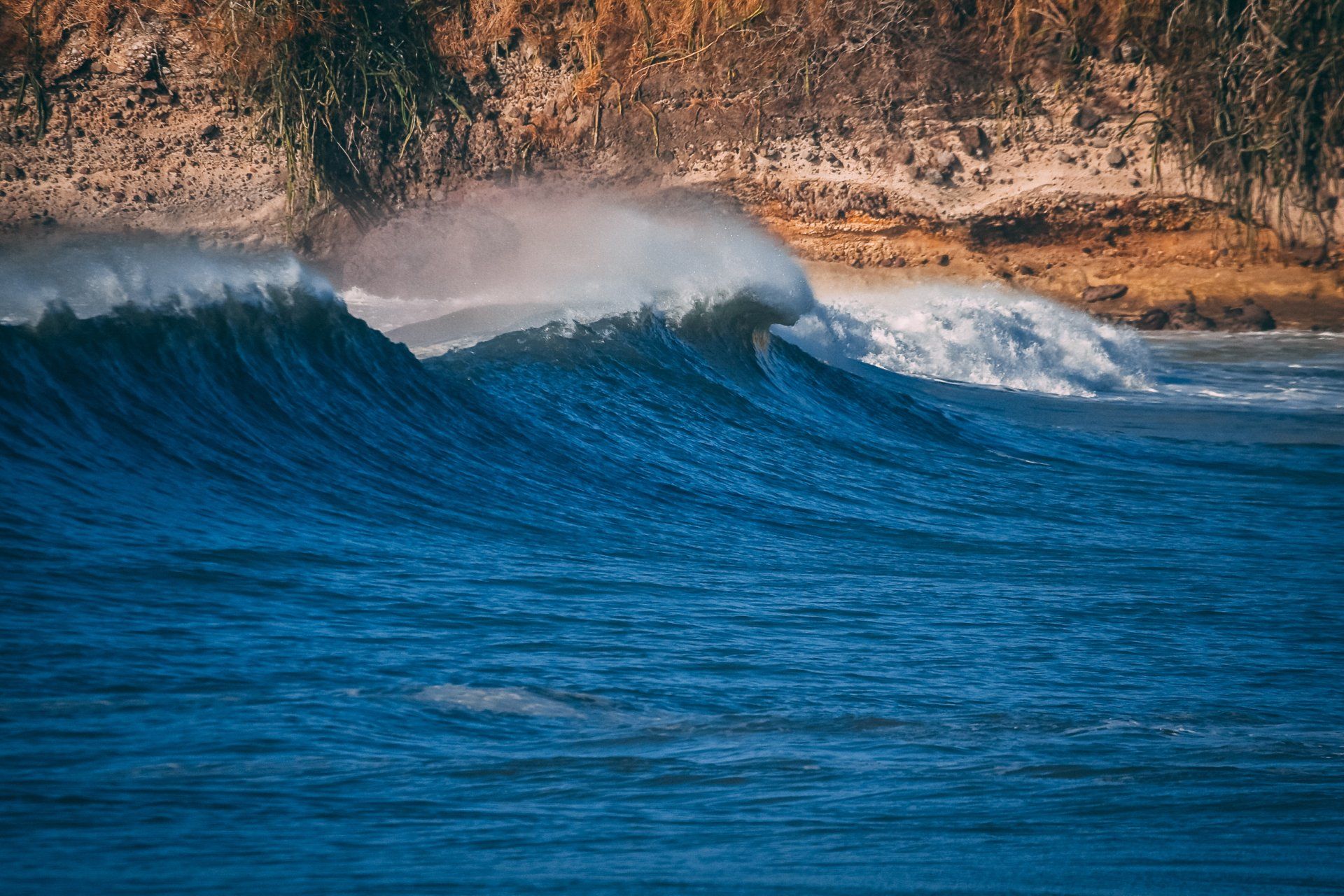 Ocean waves at El Palmar surf beach in Panama