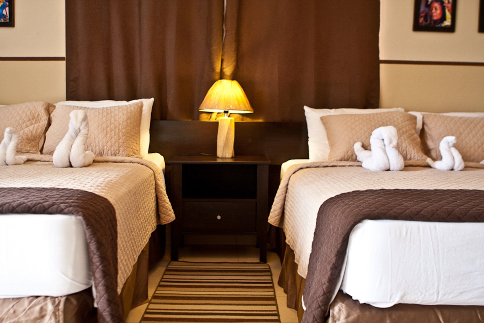 Twin bed guest room at Manglar Lodge beach hotel in Panama