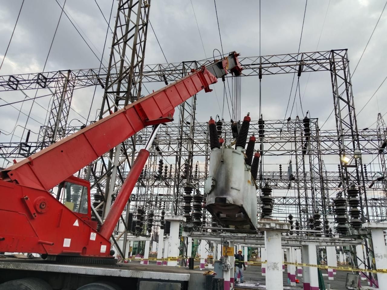 GRÚA TELESCOPICA Y HIAB