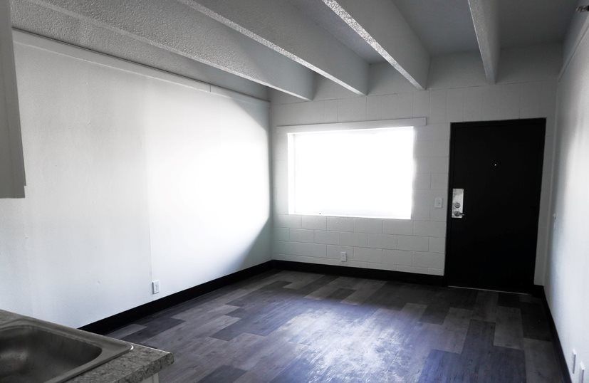 Continental Apartments - Living room