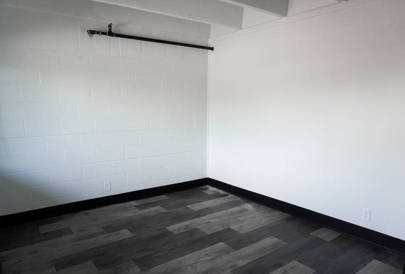 Continental Apartments -closet
