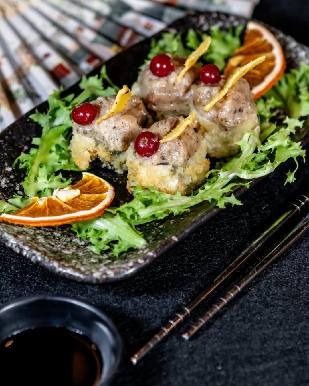Dim sum tempura con ribes e agrumi