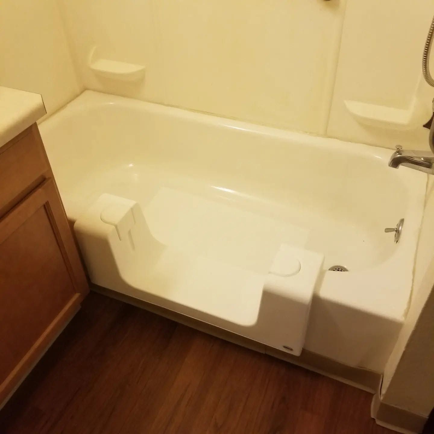 Fiberglass Tub Repair & Fiberglass Shower Repair