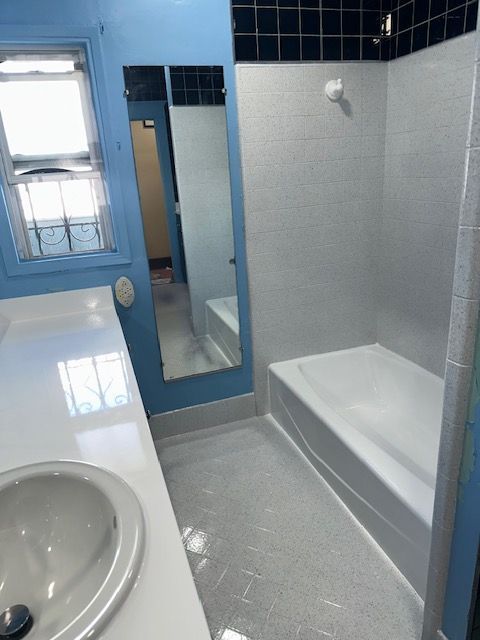 Bathtub Restoration & Resurfacing