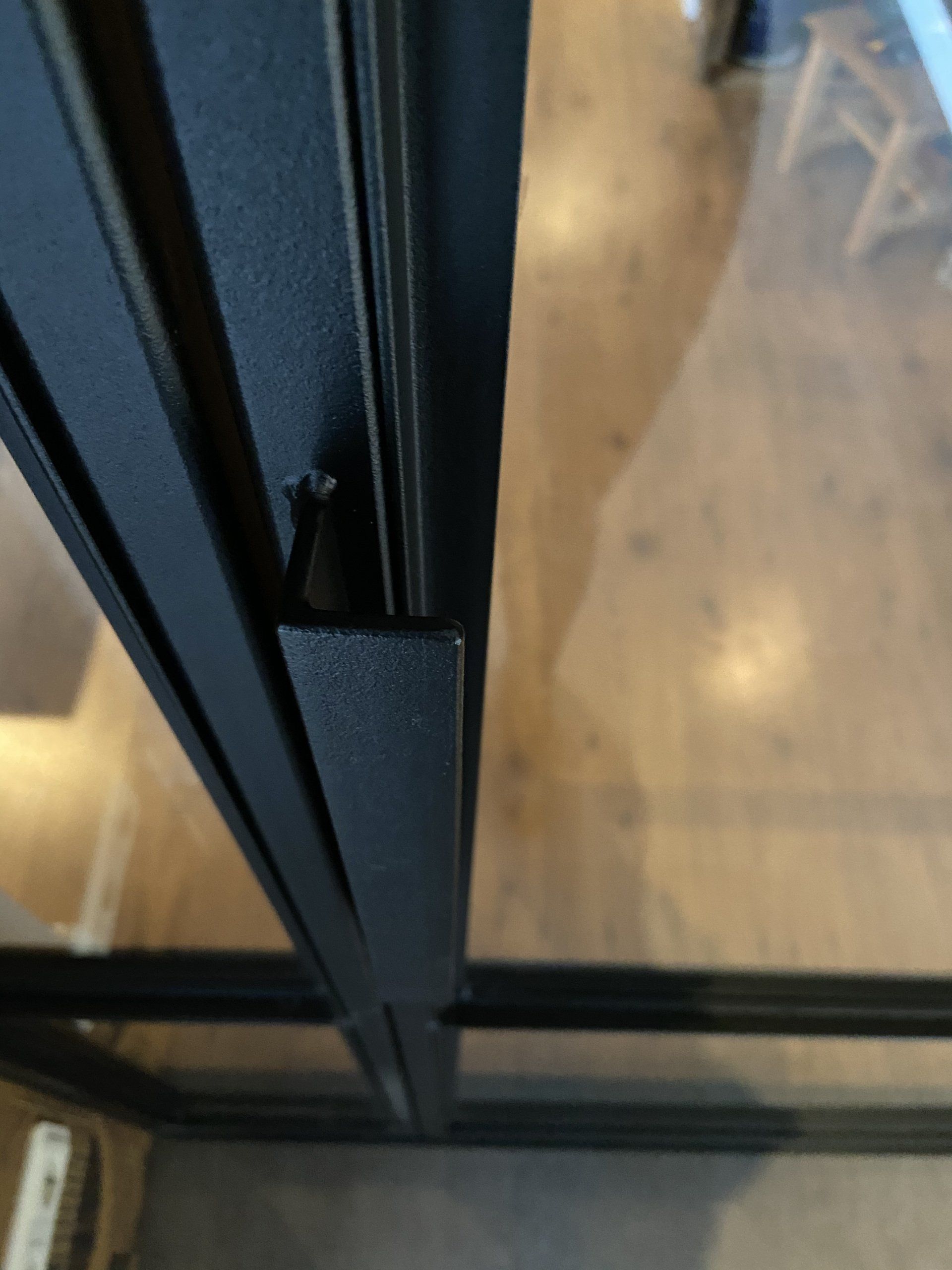 Zwarte stalen handgreep