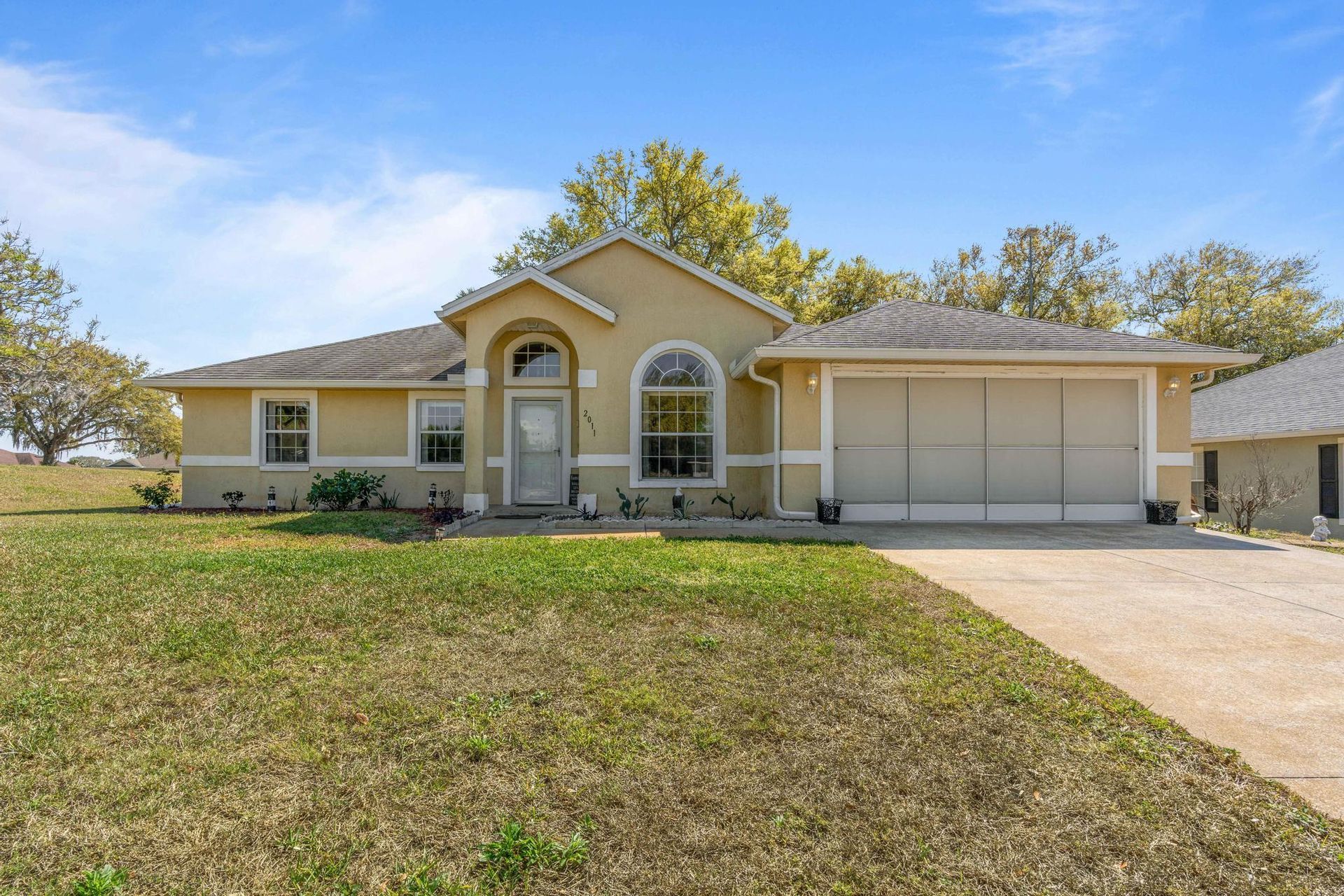 2011 Oakbend Dr