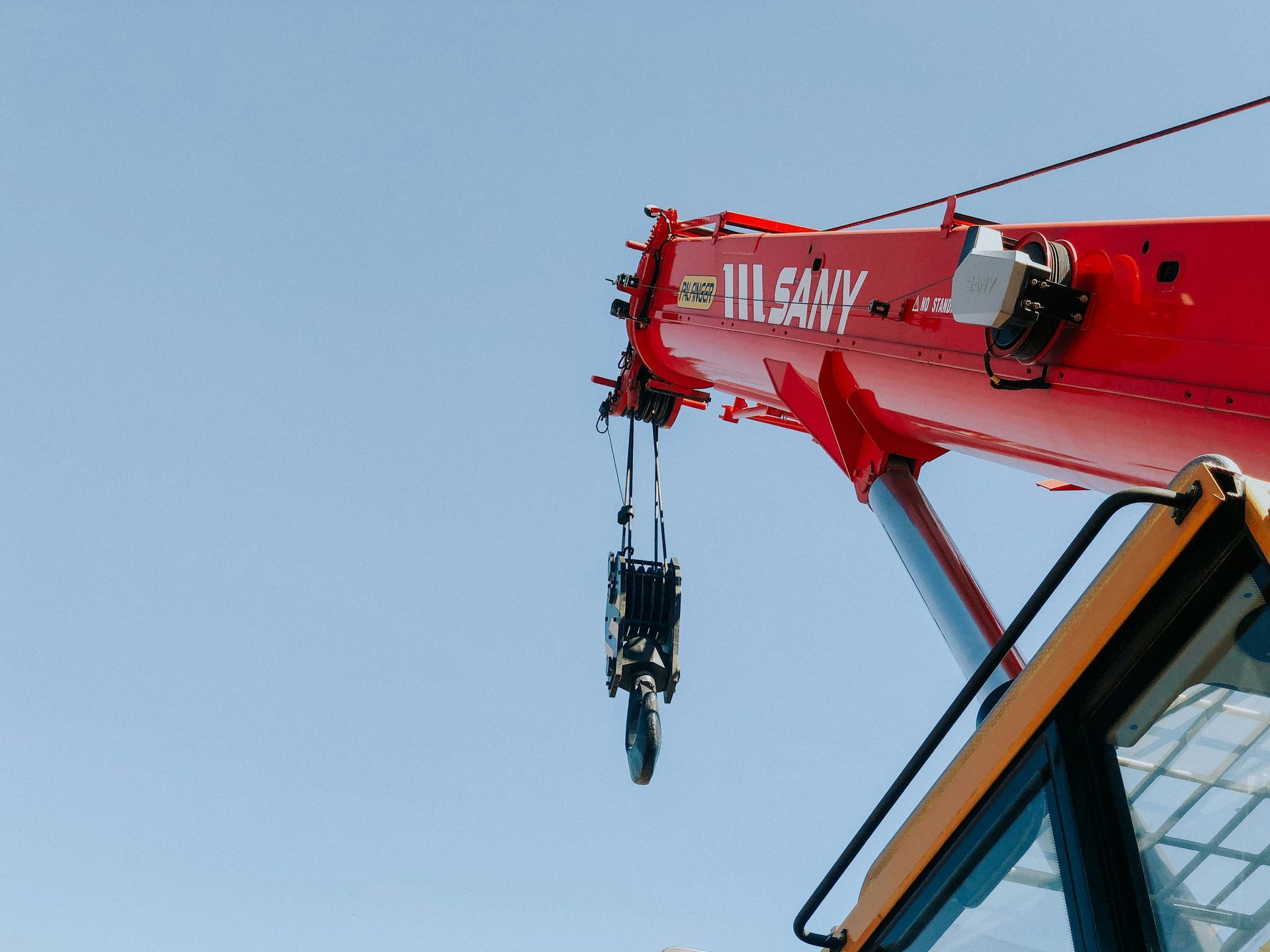 Tower crane cab