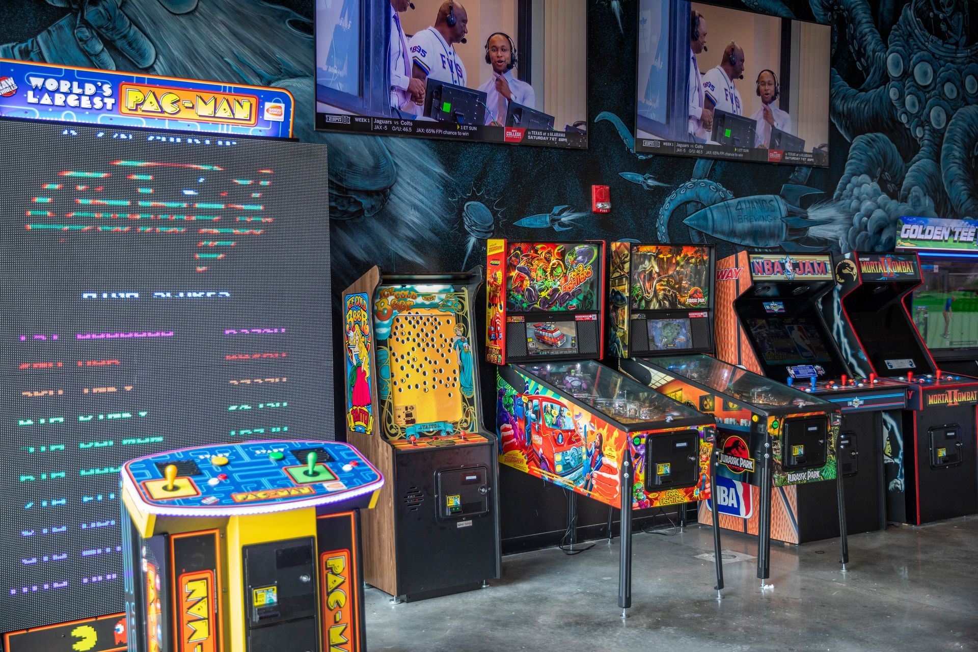Arcade games at 4 Hands at The District