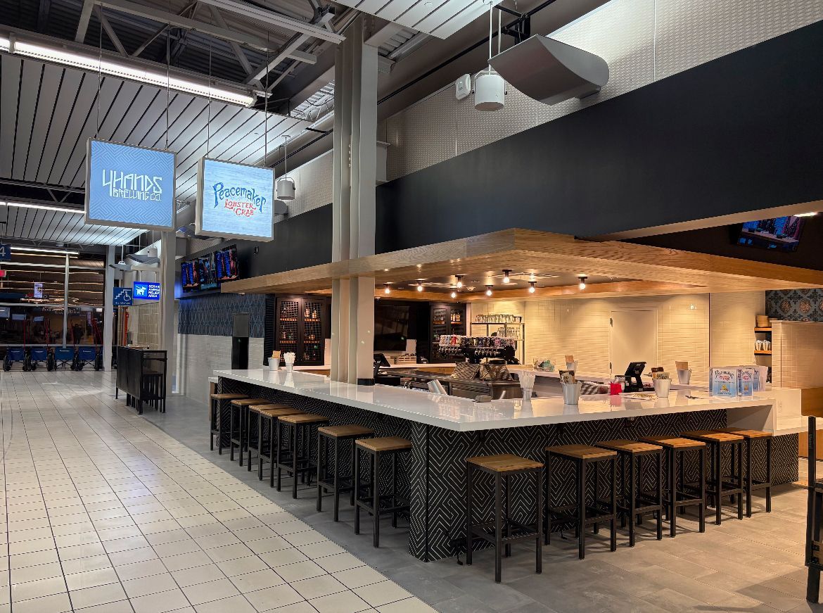 4 Hands Brewing Company's bar at the Lambert airport location