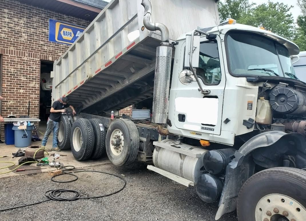 Commercial Truck Service At Auto Shop | JK Auto And Truck Repair