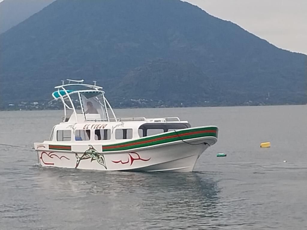 Pesqueros de Guatemala lancha en un lago
