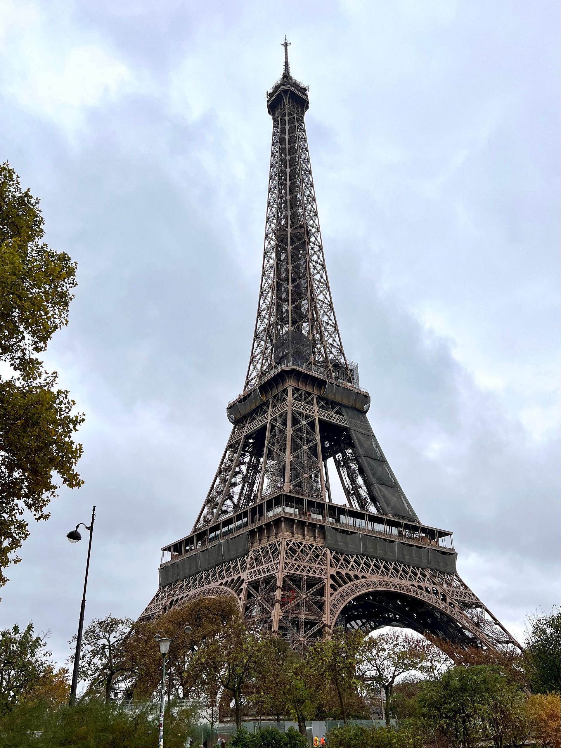 Eiffel Tower / Paris skyline