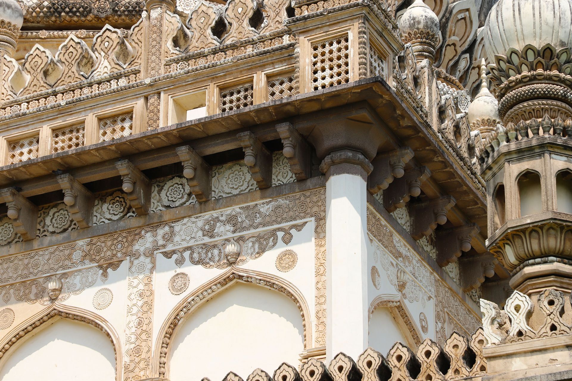 Flights to Hyderabad from the UK: How to Plan Your Trip