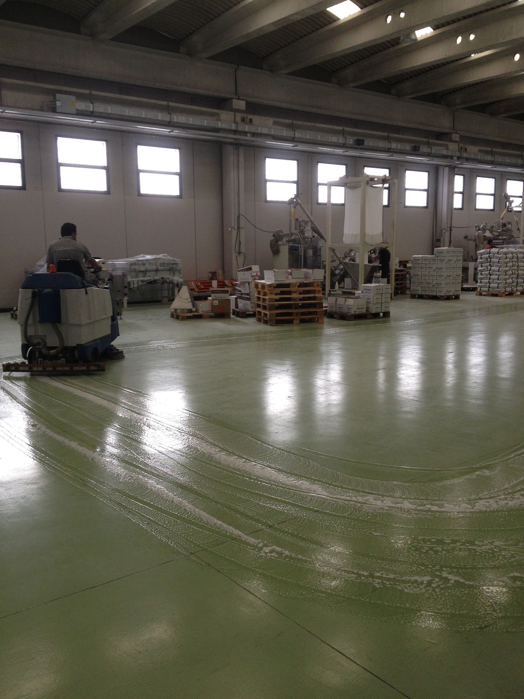 Lavaggio pavimenti industriali
