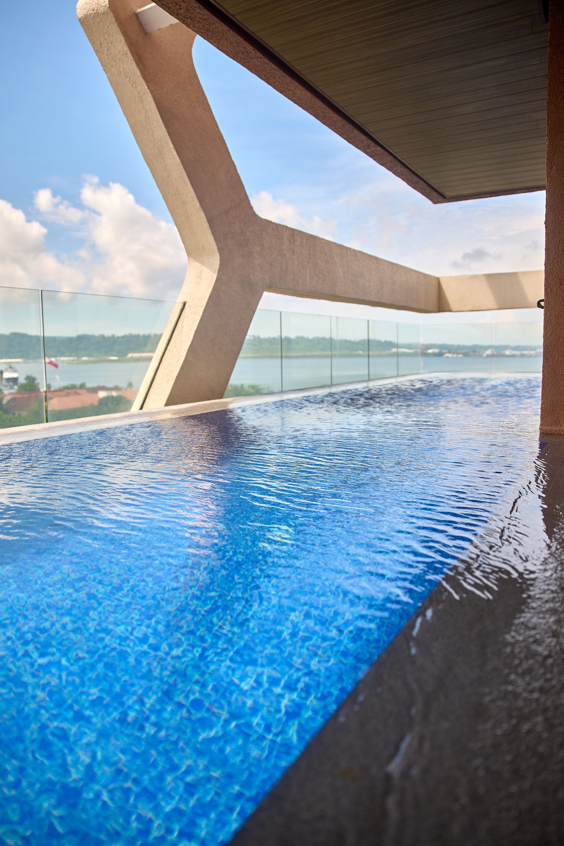 A large swimming pool with a view of the ocean at the Aurora Hotel