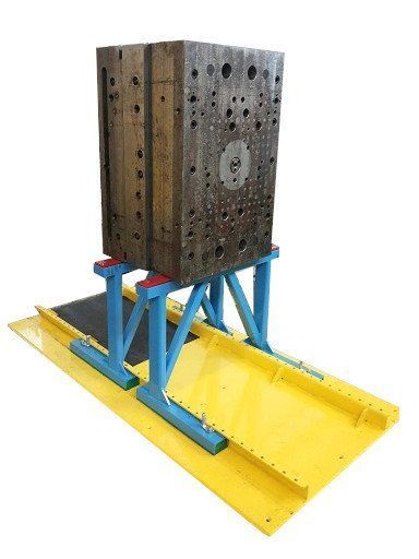Cavalletti porta stampi realizzati da Cesari srl di Recanati