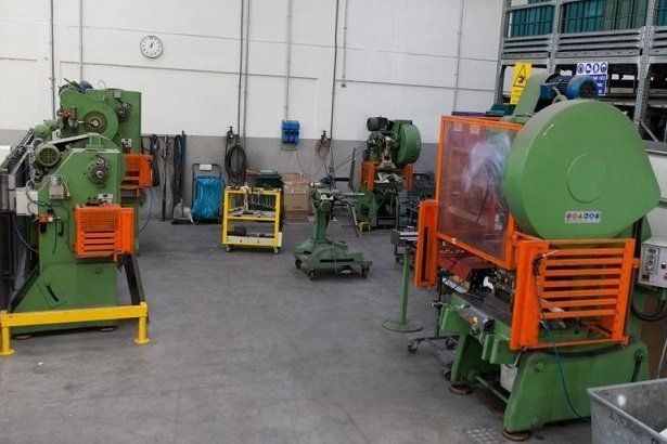 Tranciatura presse da 20 a 150 tonn della Cesari srl di Recanati