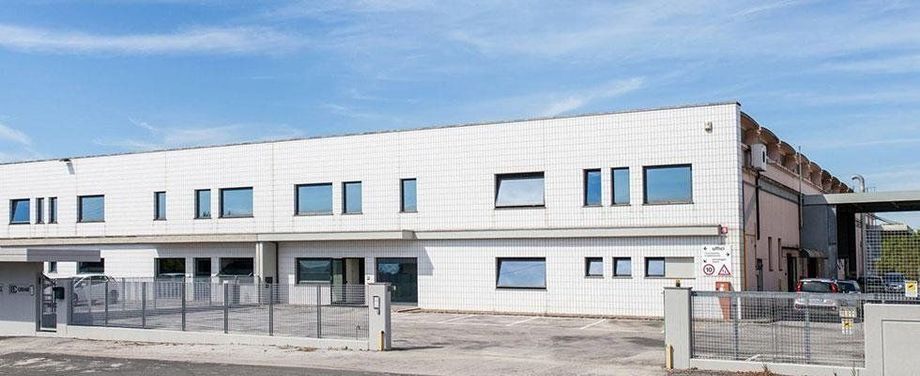 vista esterna dell'azienda Cesari srl di Recanati