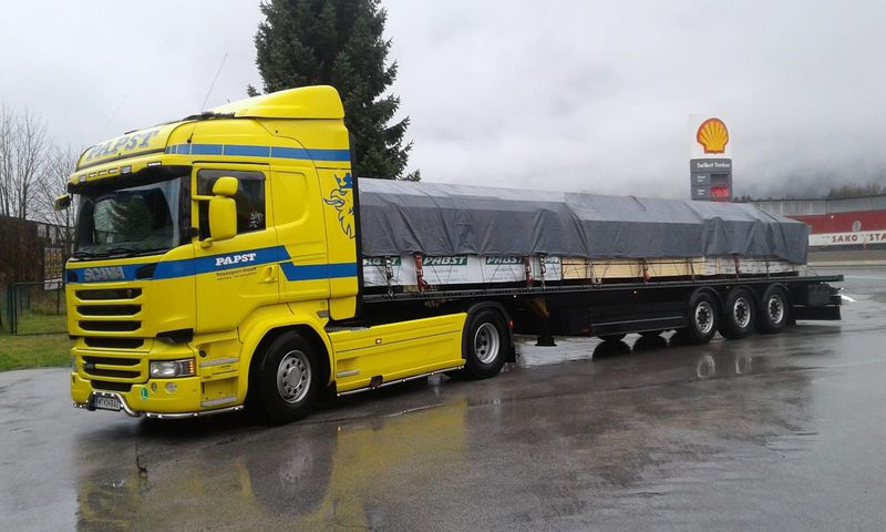 LKW mit Rungenaufbau