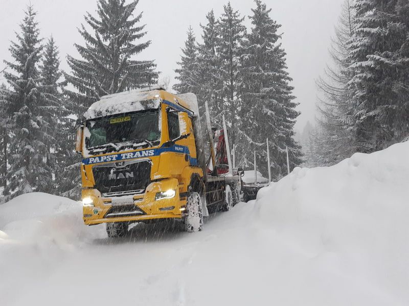 LKW mit Ladekran Anhänger