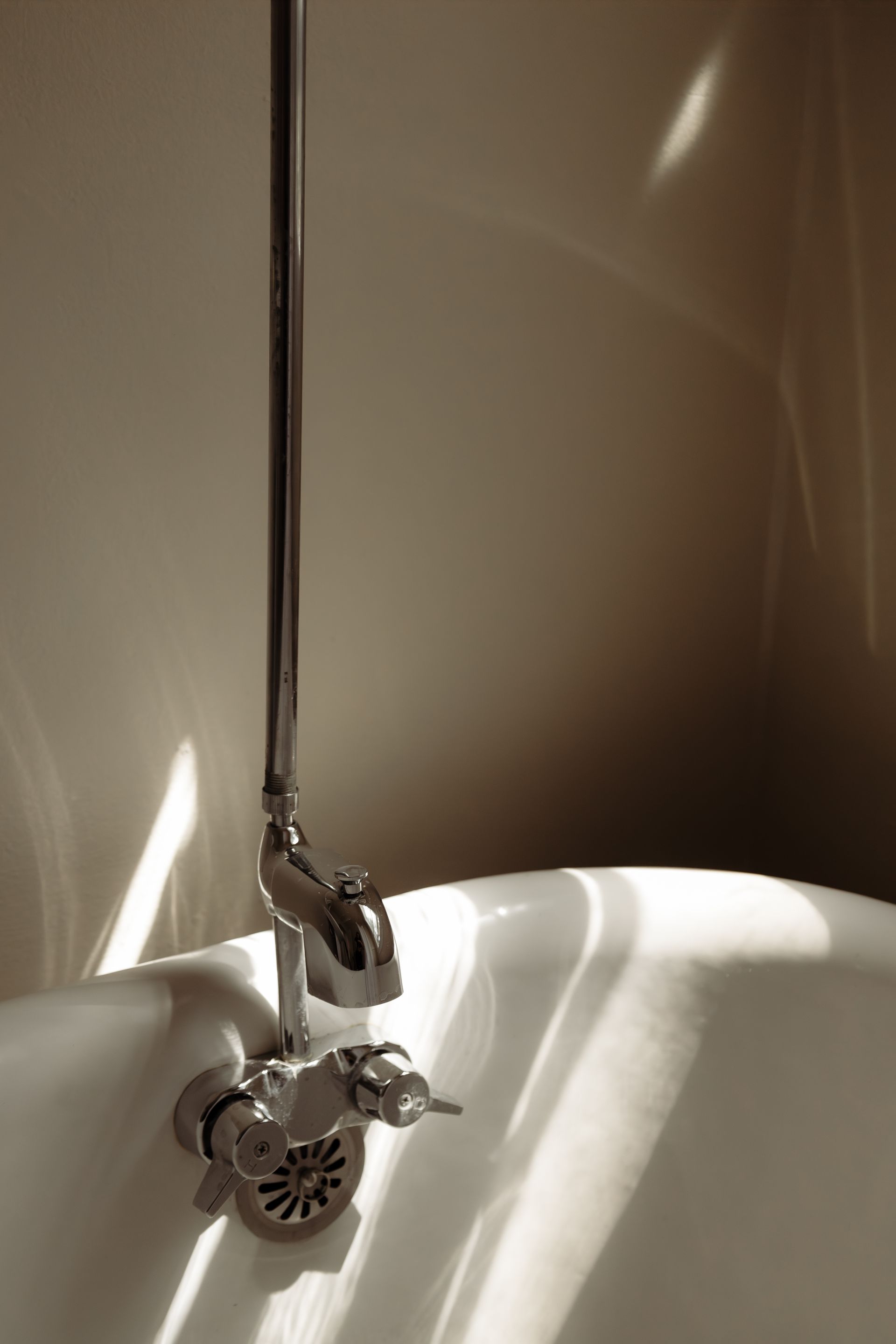 Sunlight on a clawfoot bathroom. Apartments in Linden Hills by RightMove Properties.