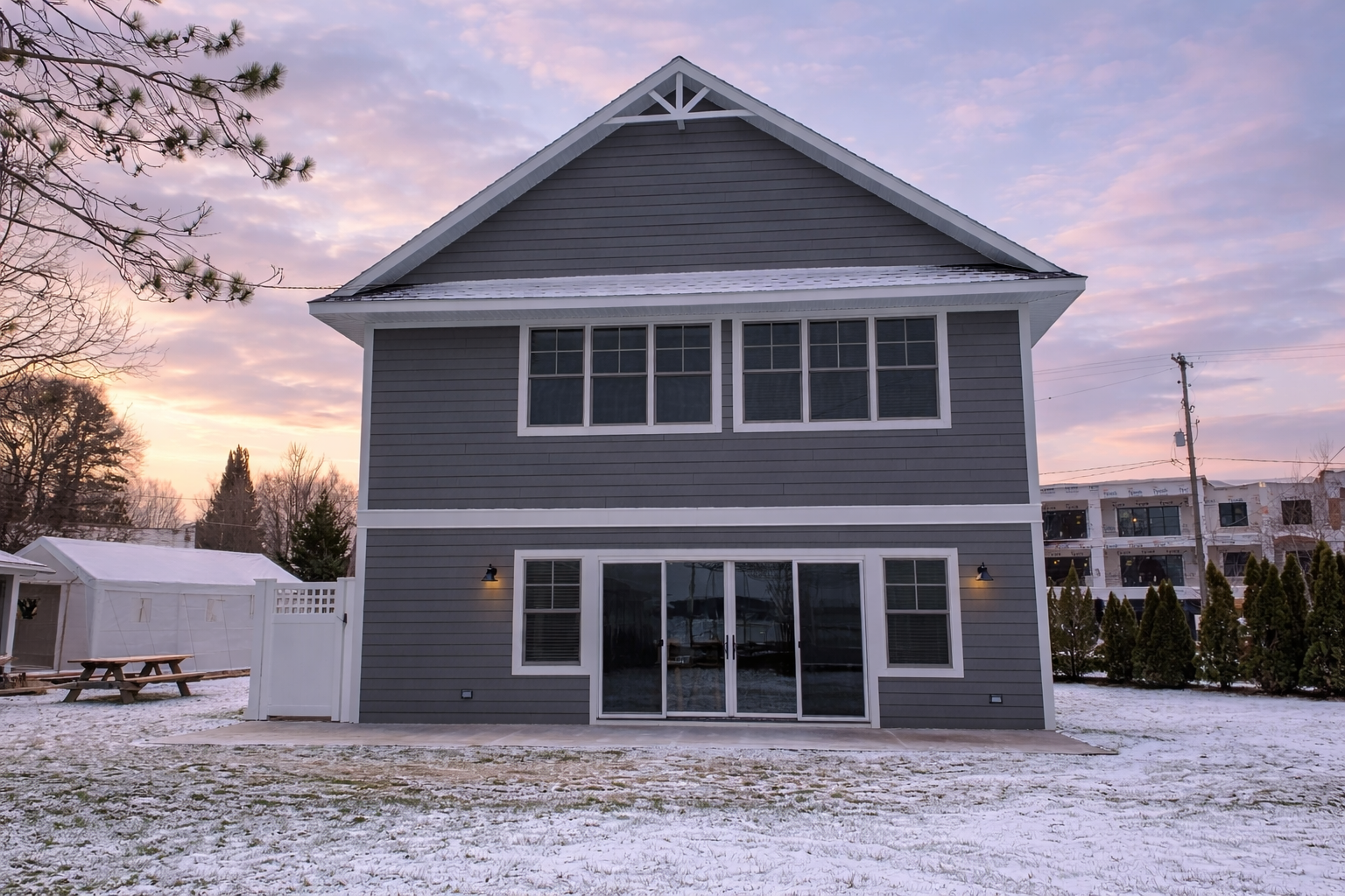 Cozy Lake Cottage home 2