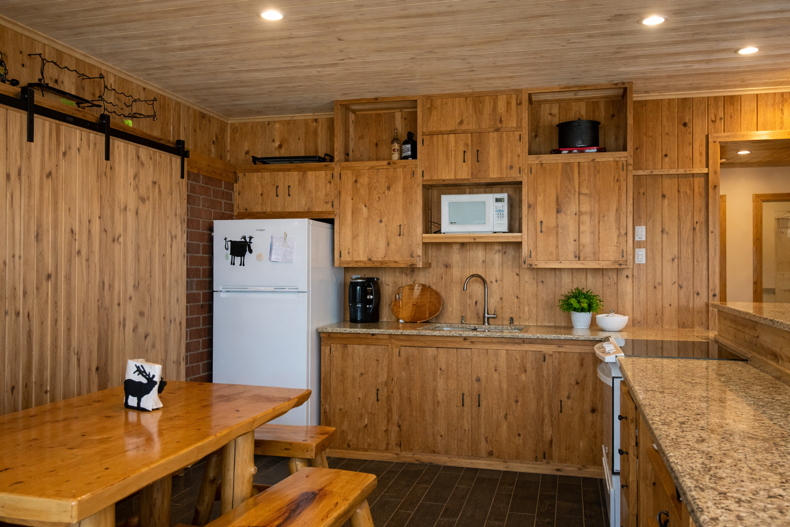 Cozy Lake Cottage home 4