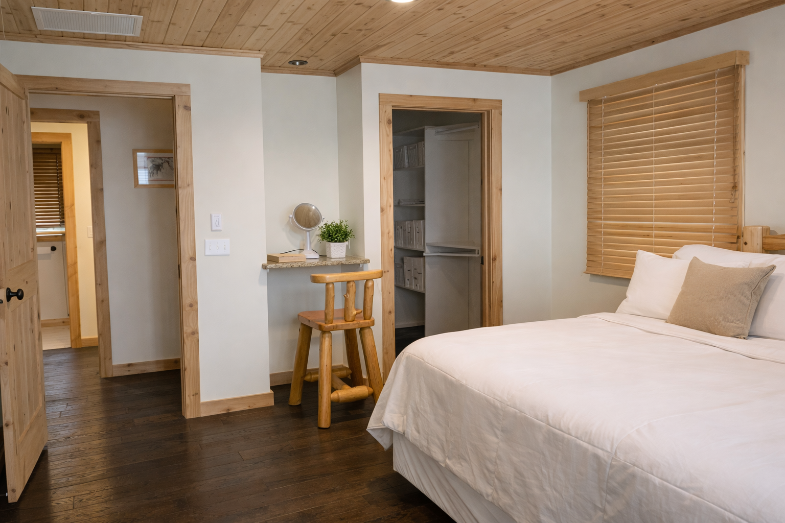 Cozy Lake Cottage home 5