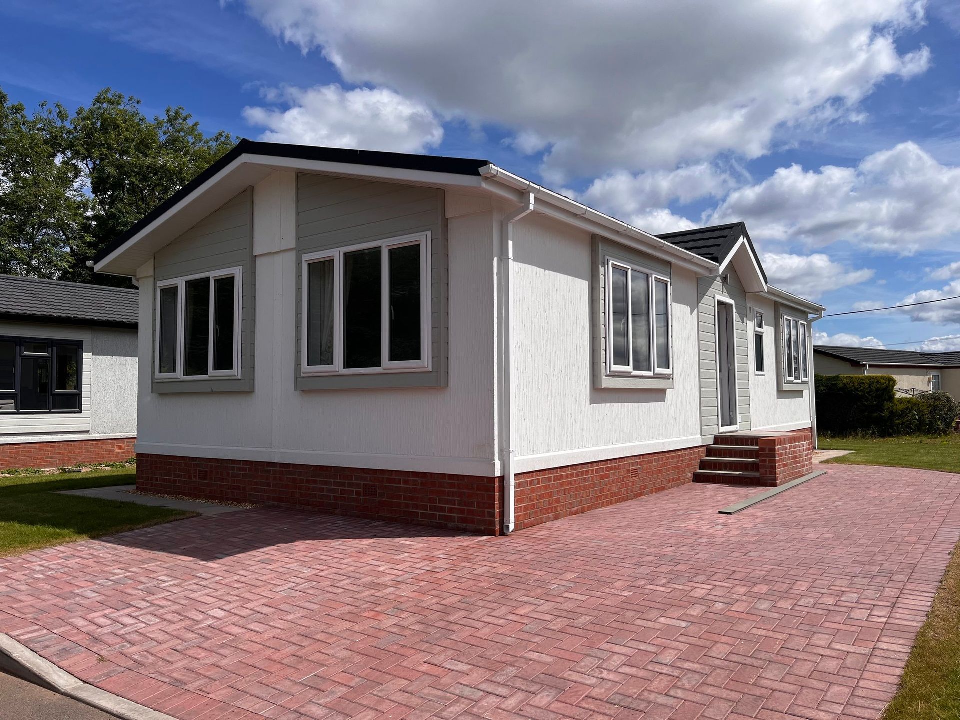 BRAND NEW 42′ x 20′ Sonata from Prestige Homes