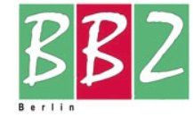 Logo des BBZ Berlin, weiße Schrift auf grünen und roten vertikalen Feldern. Darunter der Schriftzug „Berlin“.