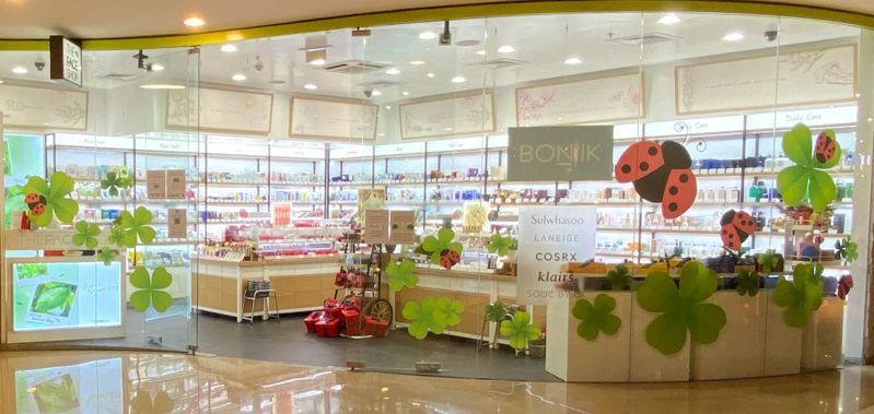 A store in a mall decorated with clovers and ladybugs.