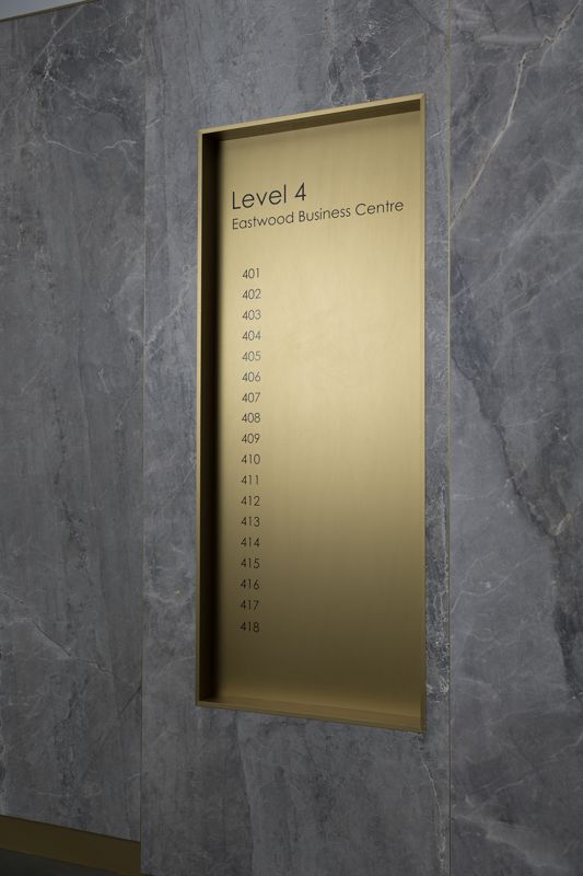 A sign on a wall that says level 4 on it