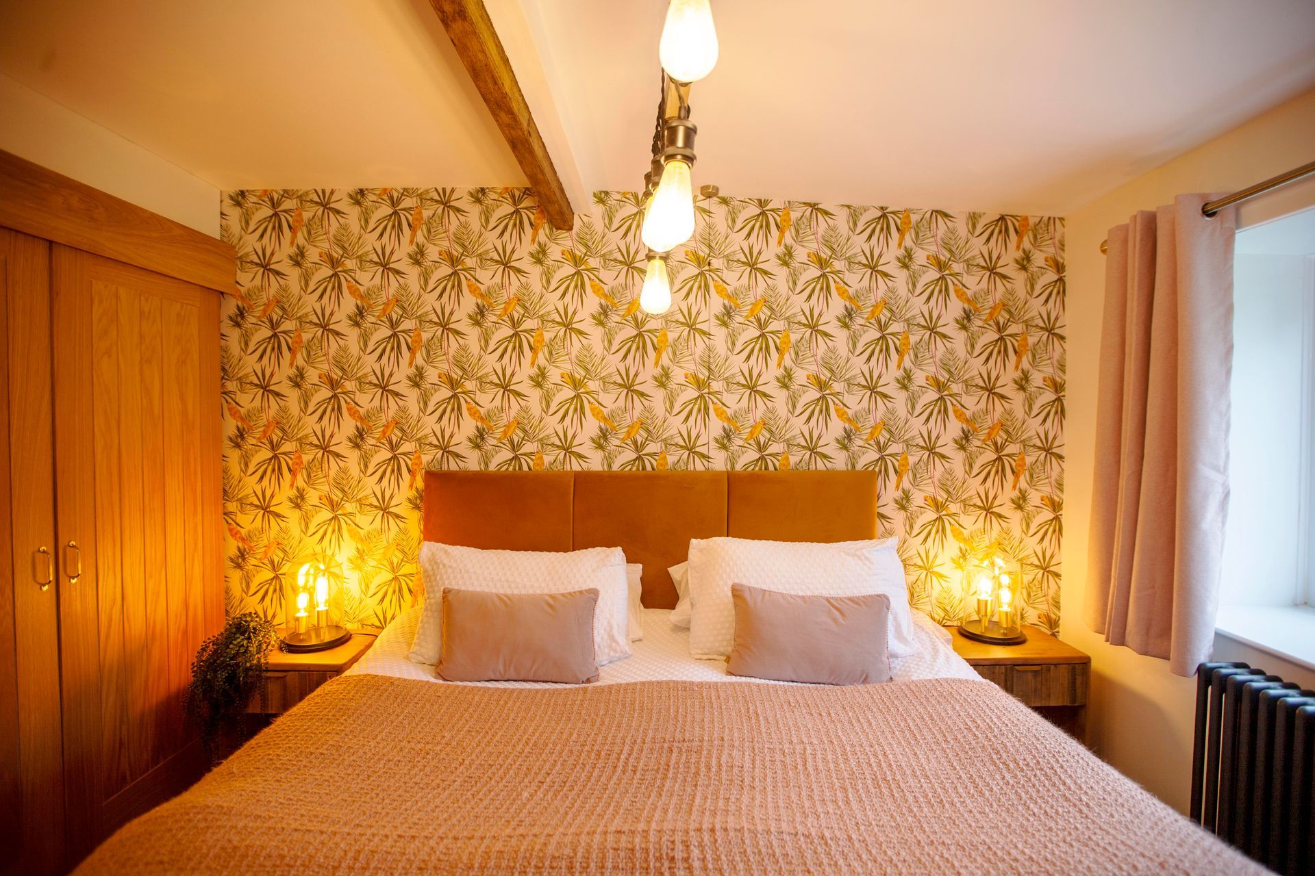 master bedroom paper