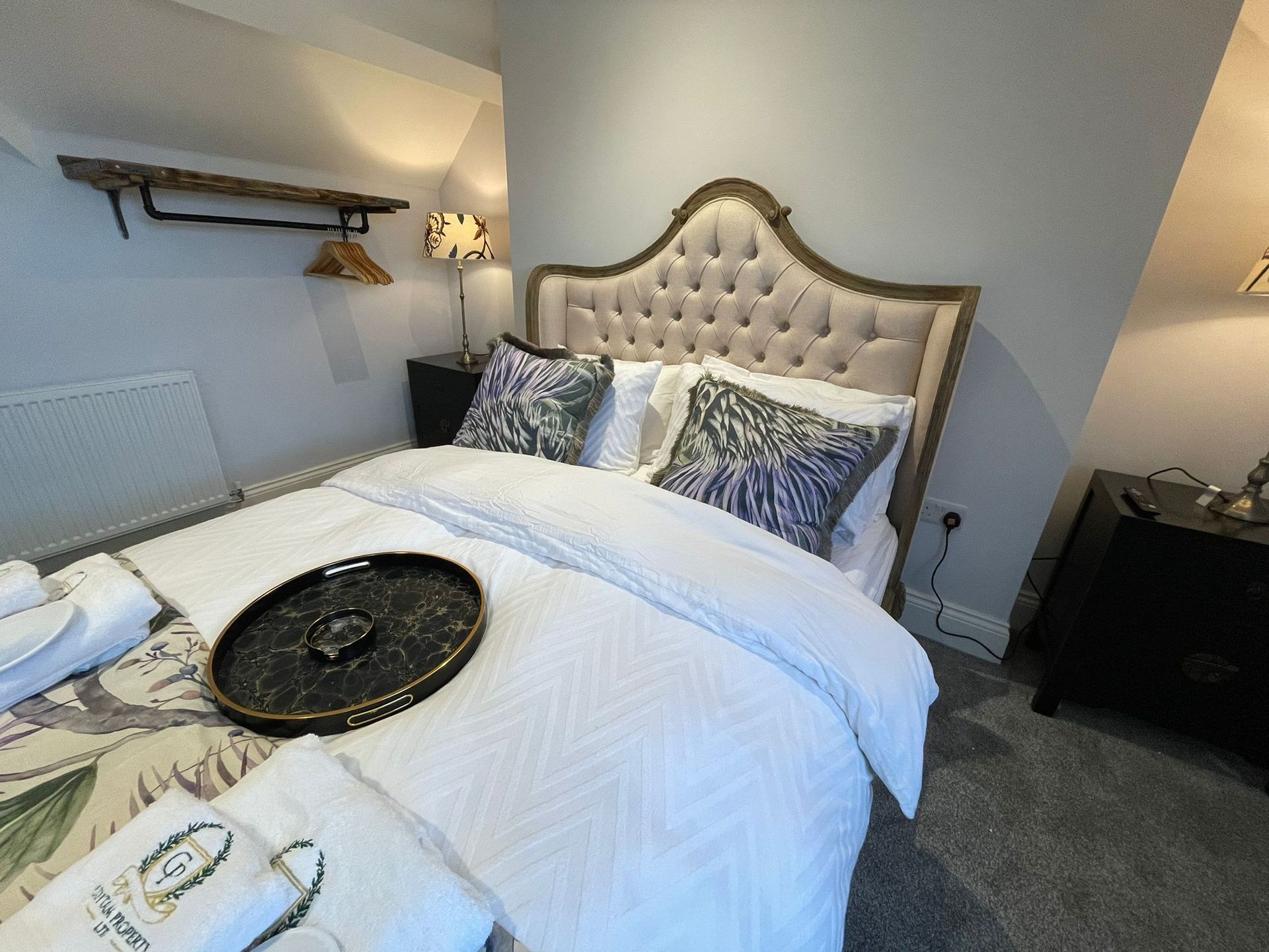 Mulbery House -Beautiful frame bed