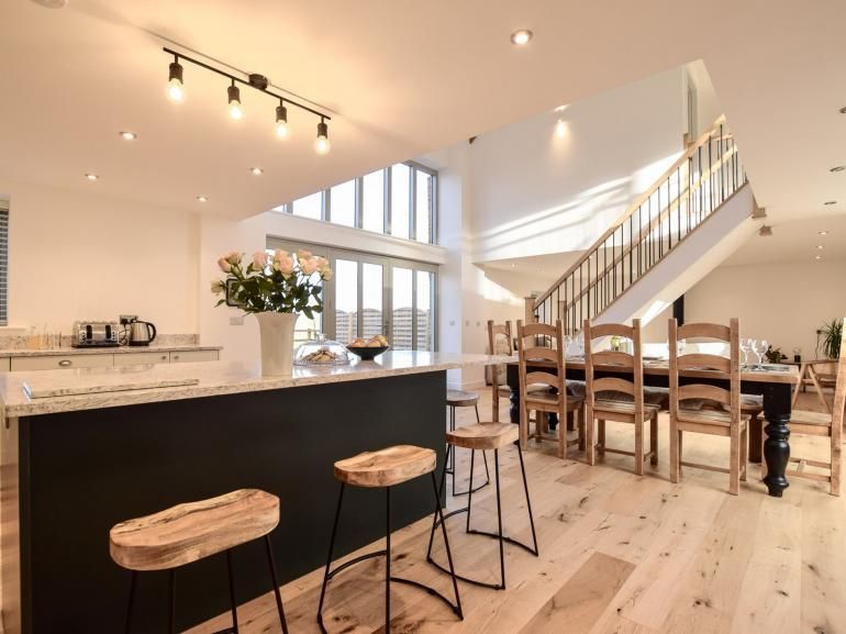 The Threshing Barn - Kitchen island and dining table 
