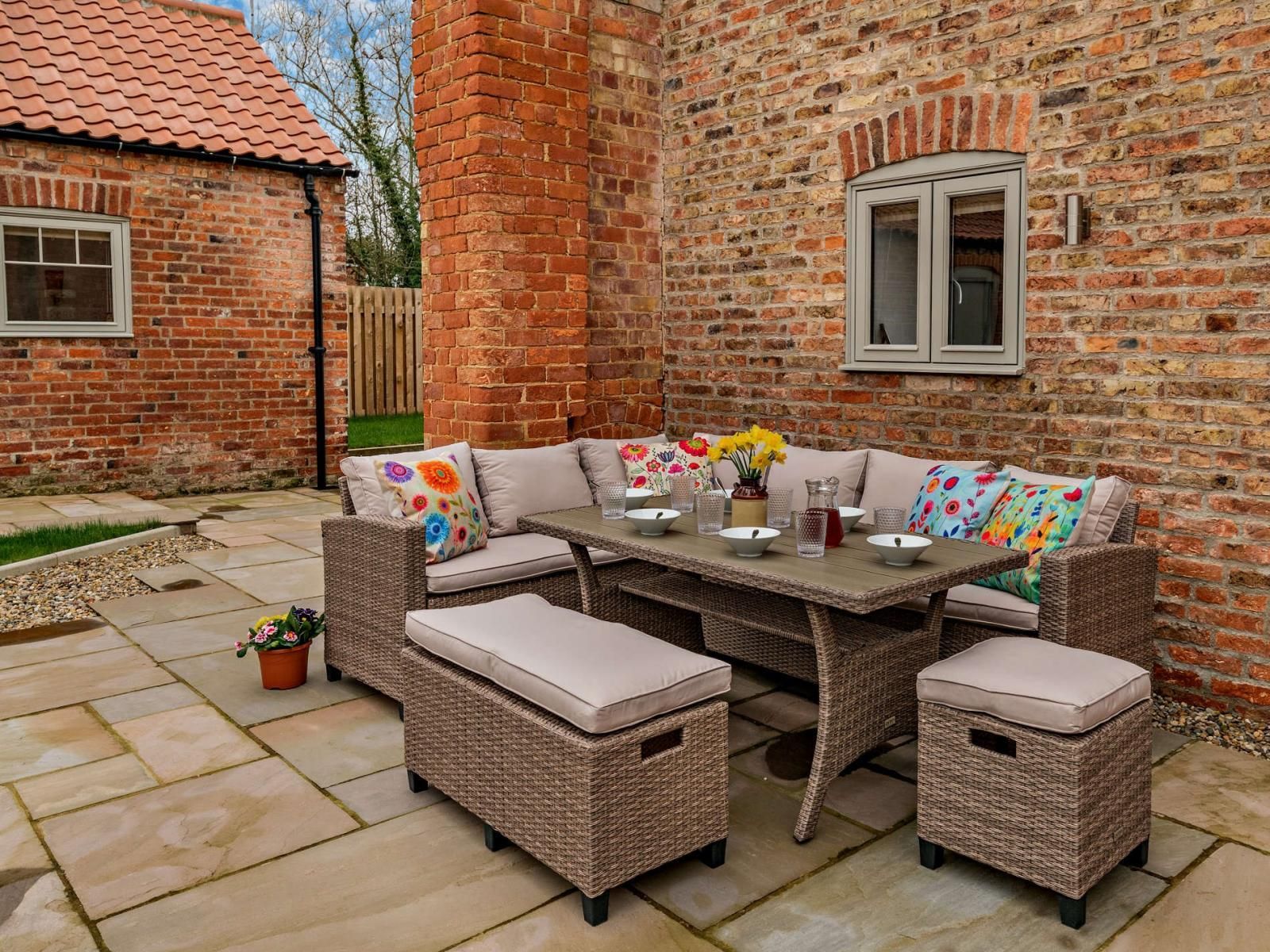 The Threshing Barn - Outdoor Dining set