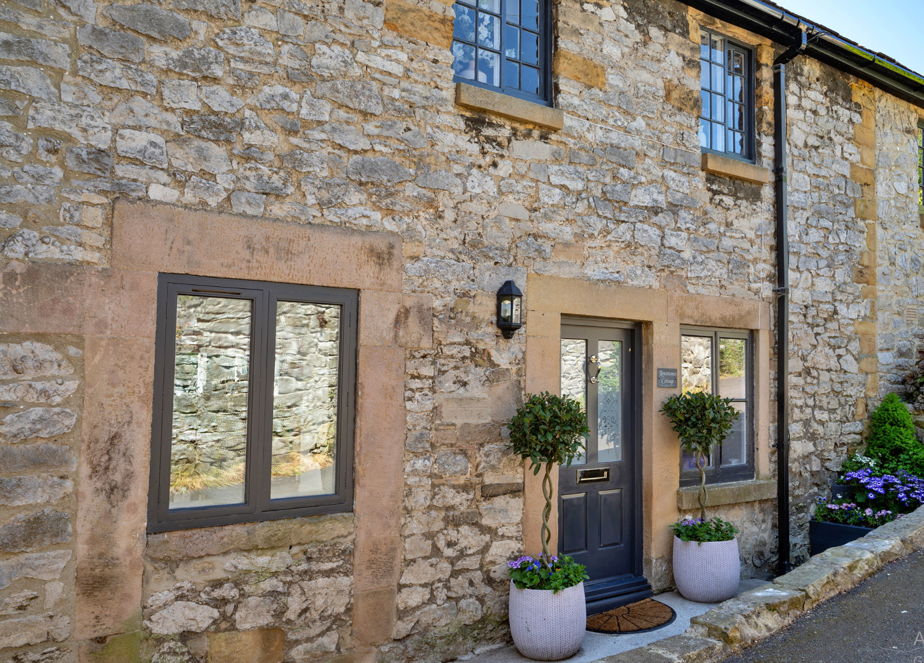 Limestone Cottage - Property exterior