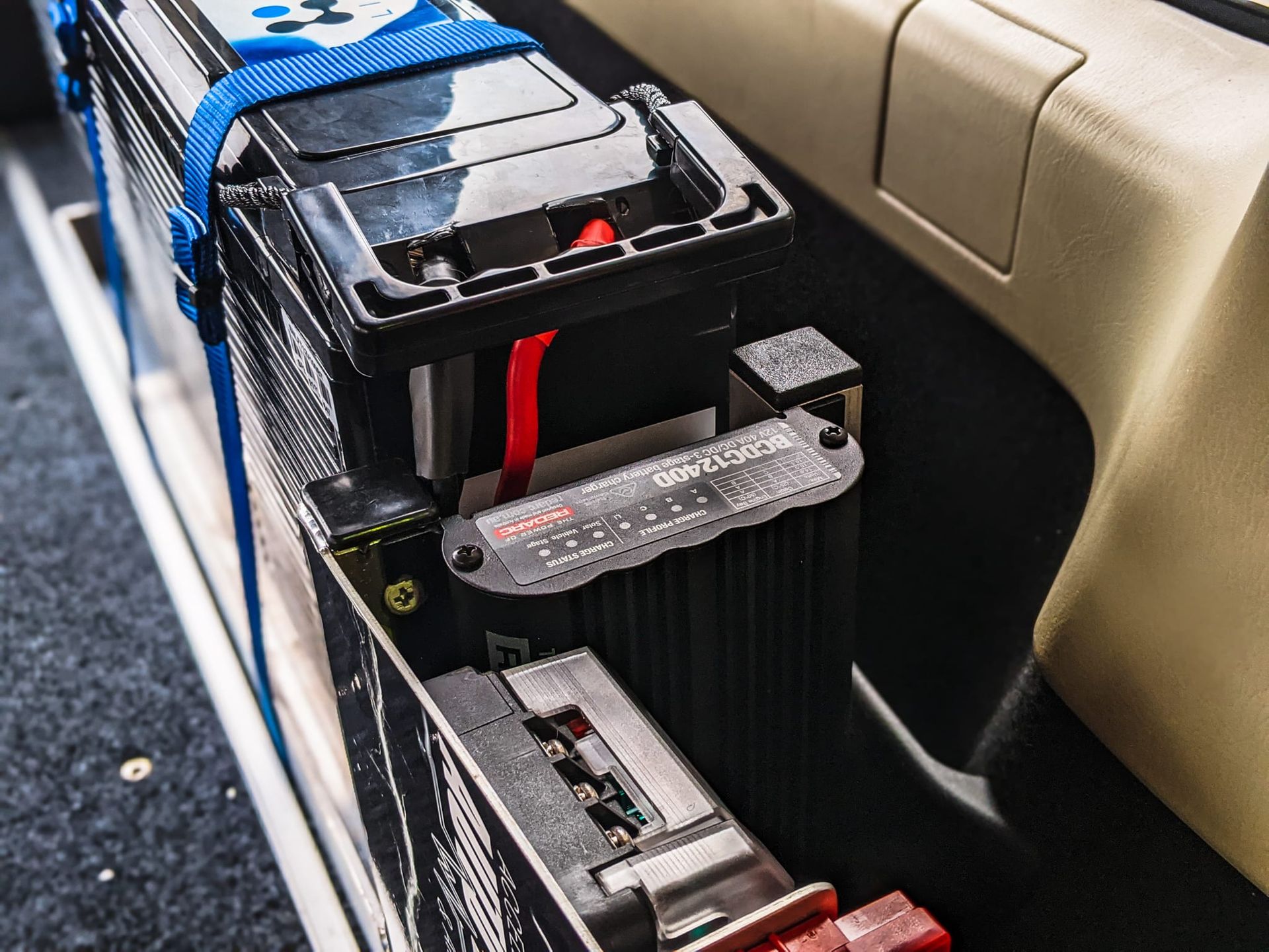 A DC-DC Charger system — Bonetig's Mobile Towbars & Trailers In Oak Flats, NSW
