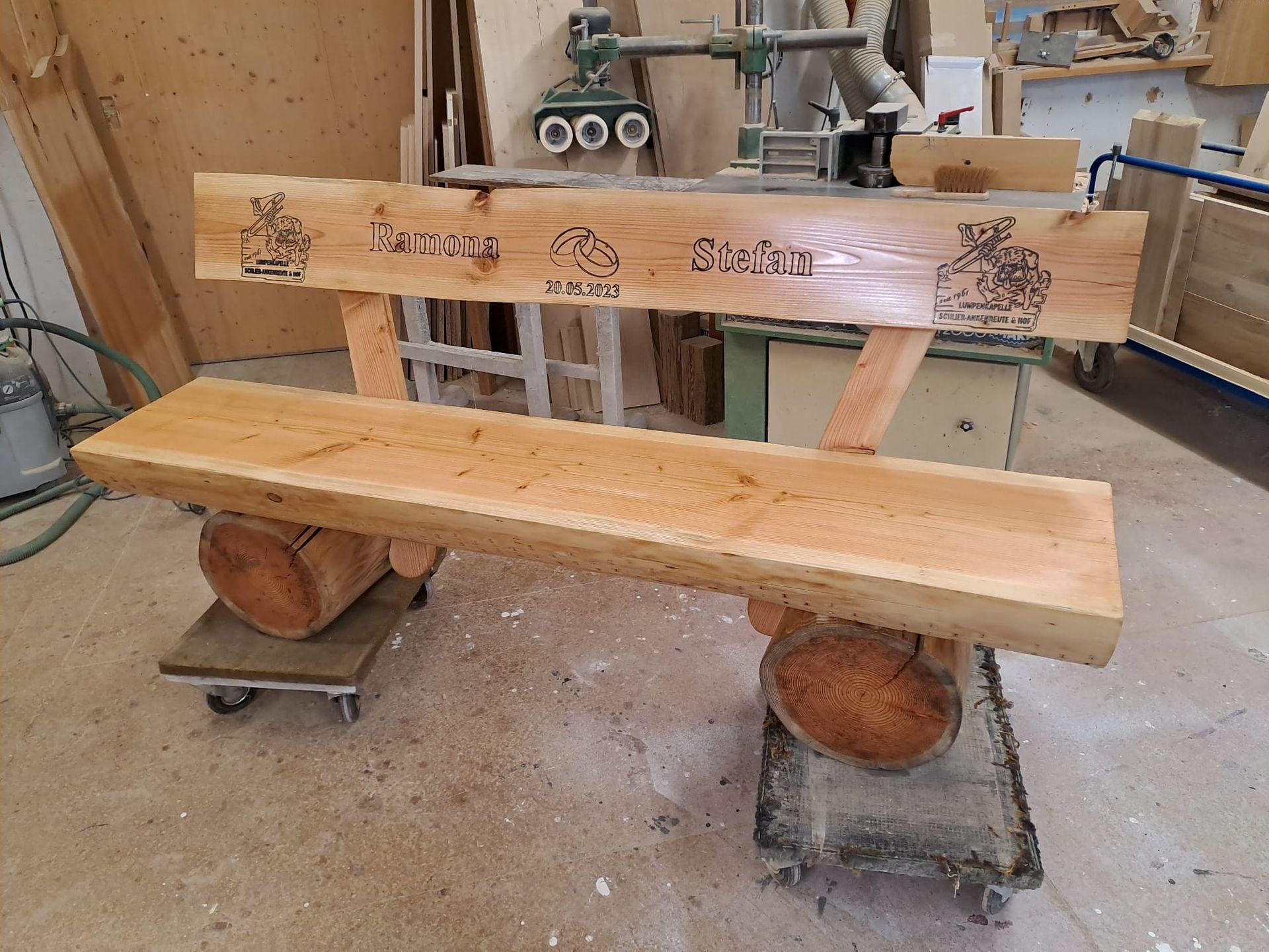 Holzbank